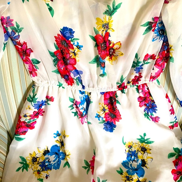 LOVE TREE FLIRTY FLORAL PRINT 3/4 SLEEVE ROMPER SIZE MEDIUM 🌟EUC🌟 - Picture 10 of 16